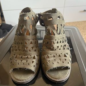 green heels with design